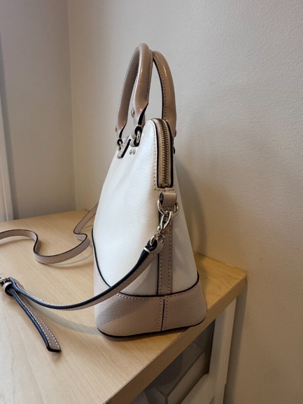 Kate Spade Dome Satchel β Saffiano Leather β Beige & Tan β GREAT CONDITION π₯ - Picture 3 of 13